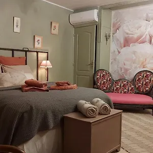https://la-demeure-des-poetes.midi-pyreneeshotels.com